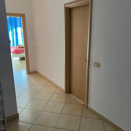 Apartment Guest *